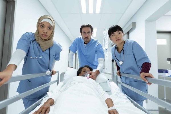 Comment réagir en cas d'urgence médicale à Lyon : Points clés à retenir